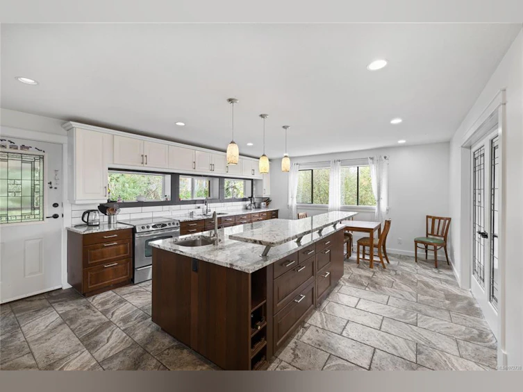 886 Cavin Road, French Creek, BC, V9P 1Z9 - 21