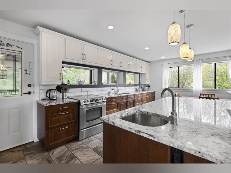 886 Cavin Road, French Creek, BC, V9P 1Z9 - 22