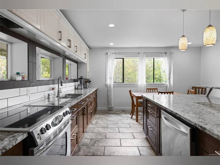 886 Cavin Road, French Creek, BC, V9P 1Z9 - 23