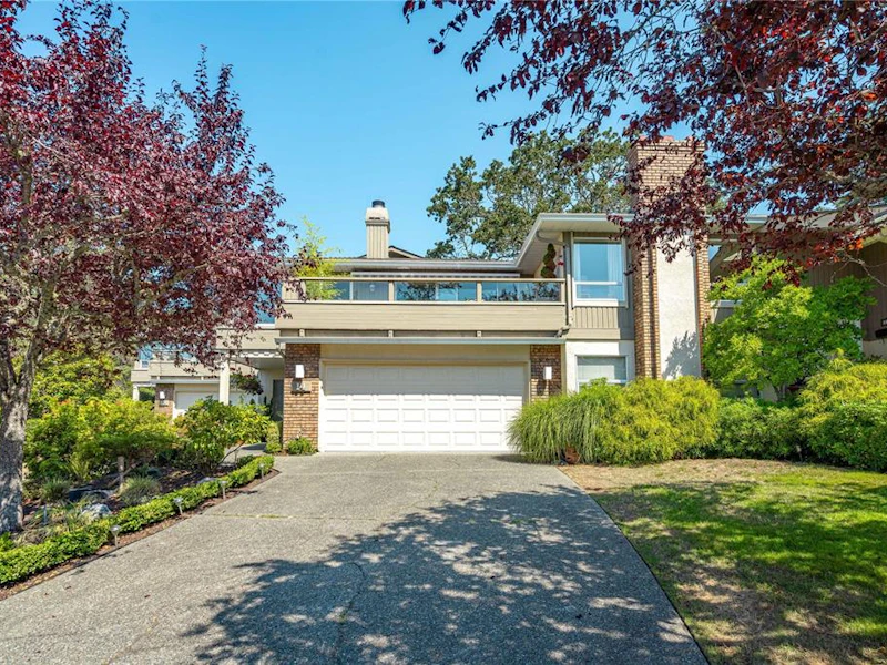 14 - 899 Royal Oak Avenue, Saanich BC V8X 3T3
