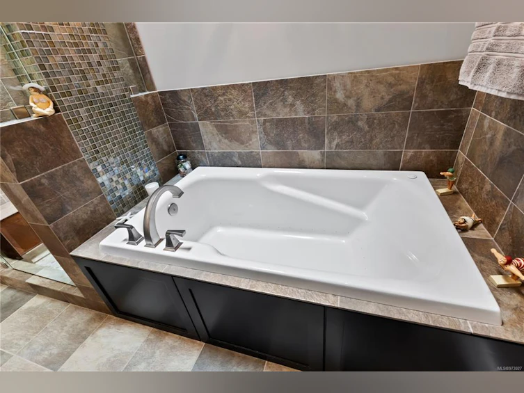 1370 Edwards Place, Ucluelet, BC, V0R 3A0 - 25