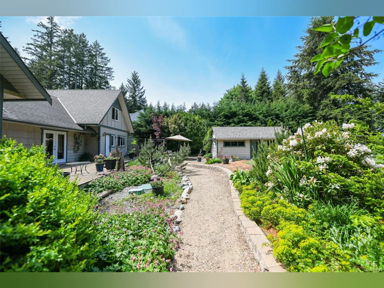1910 Pridy Road, Comox, BC, V9M 3Z6 - 5