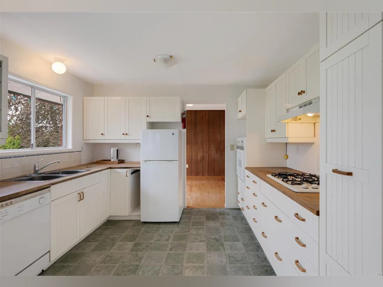 7968 Wallace Drive, Central Saanich, BC, V8M 1L4 - 3