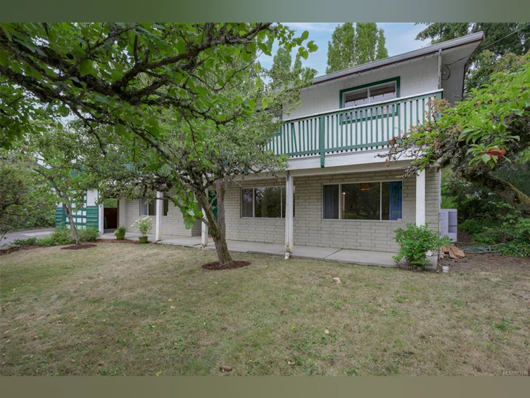 7968 Wallace Drive, Central Saanich, BC, V8M 1L4 - 7