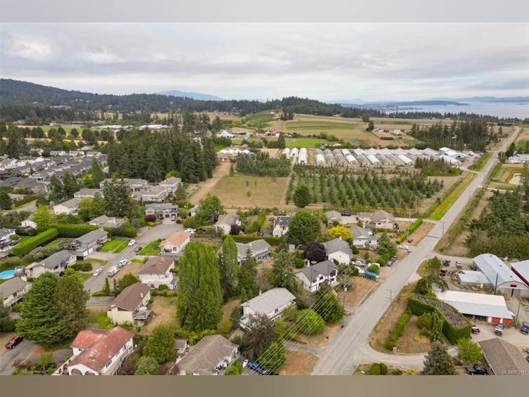 7968 Wallace Drive, Central Saanich, BC, V8M 1L4 - 64