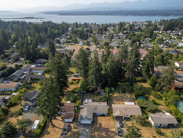 2035 Noel Avenue, Comox, BC, V9M 1Z1 - 12