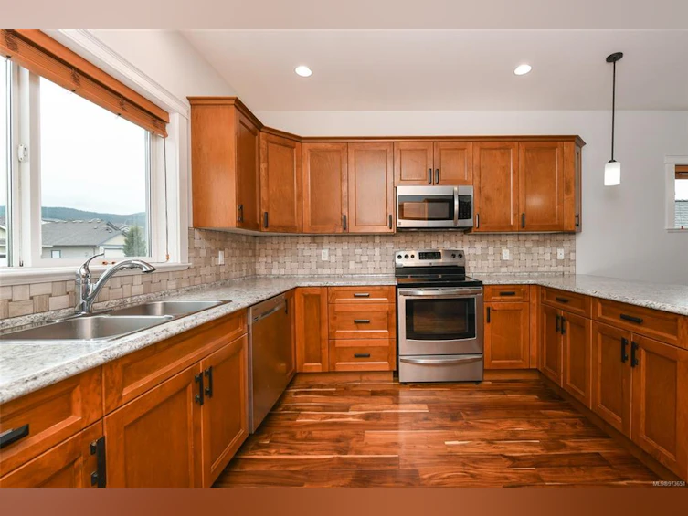 2568 Kendal Avenue, Cumberland, BC, V0R 1S0 - 16