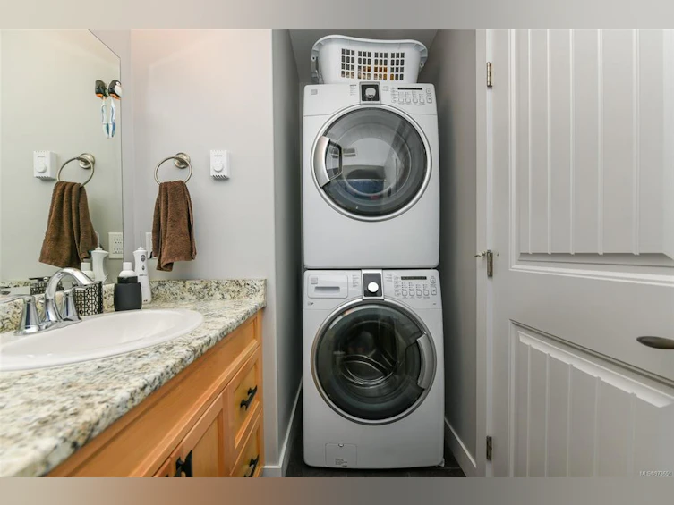 2568 Kendal Avenue, Cumberland, BC, V0R 1S0 - 29
