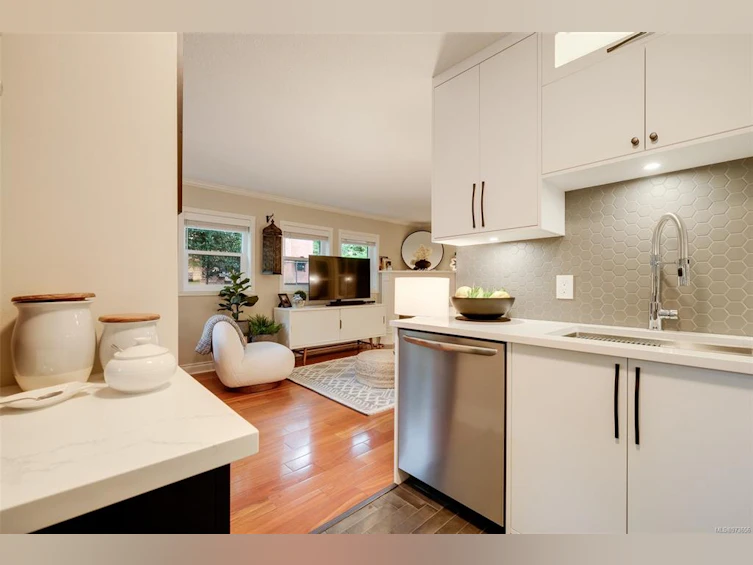 101-1425 Fort Street, Victoria, BC, V8S 1Z2 - 7