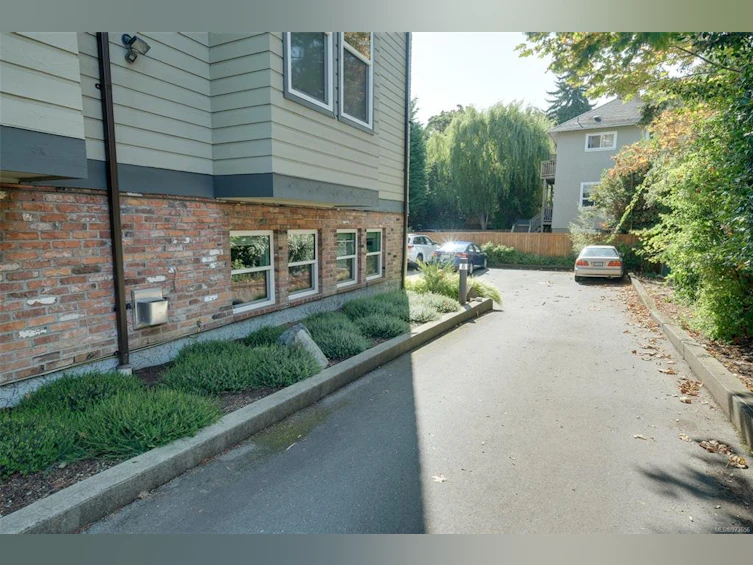 101-1425 Fort Street, Victoria, BC, V8S 1Z2 - 35
