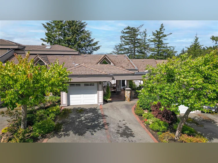 11-934 Boulderwood Rise, Saanich, BC, V8Y 3G5 - 2
