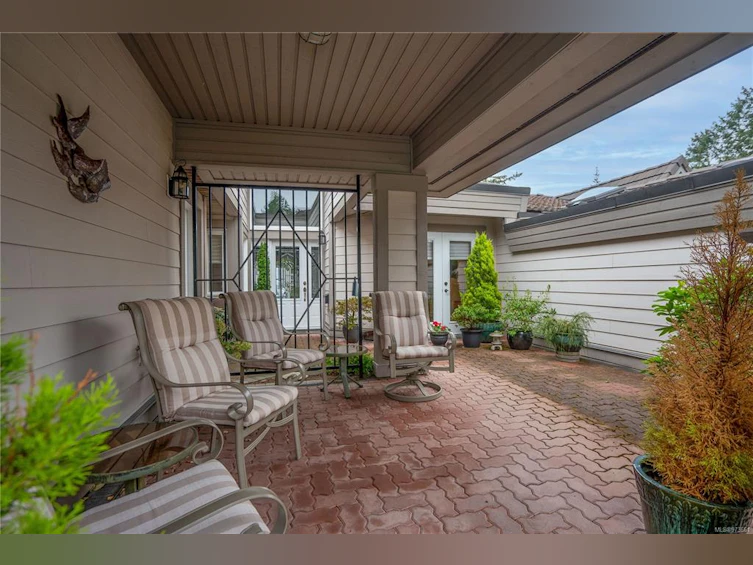 11-934 Boulderwood Rise, Saanich, BC, V8Y 3G5 - 35
