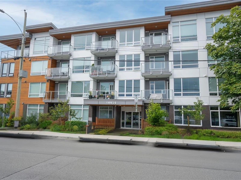 305 - 9864 Fourth Street, Sidney BC