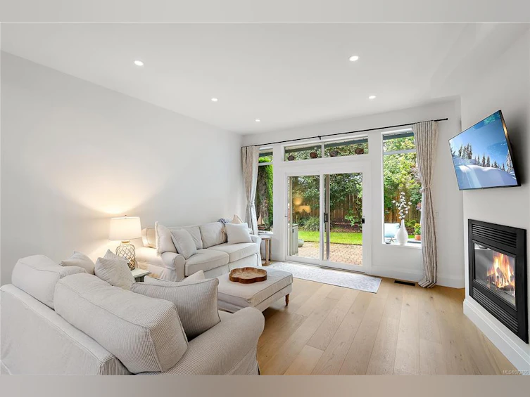 2-5187 Cordova Bay Road, Saanich, BC, V8Y 1N7 - 2
