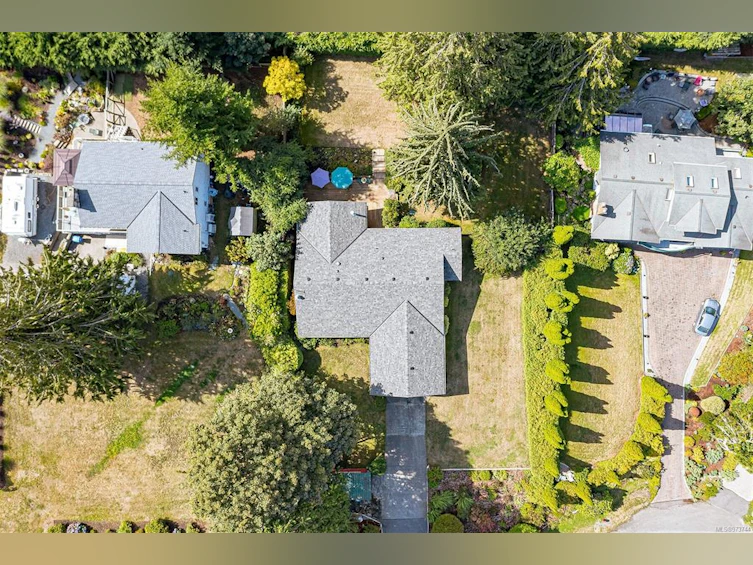3880 Red Baron Place, Cobble Hill, BC, V0R 1L0 - 2