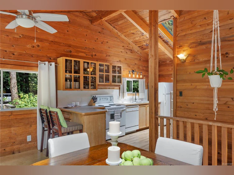 500 Smelt Bay Road, Cortes Island, BC, V0P 1K0 - 11