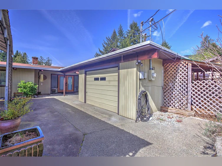 56 Prospect Avenue, Lake Cowichan, BC, V0R 2G0 - 6