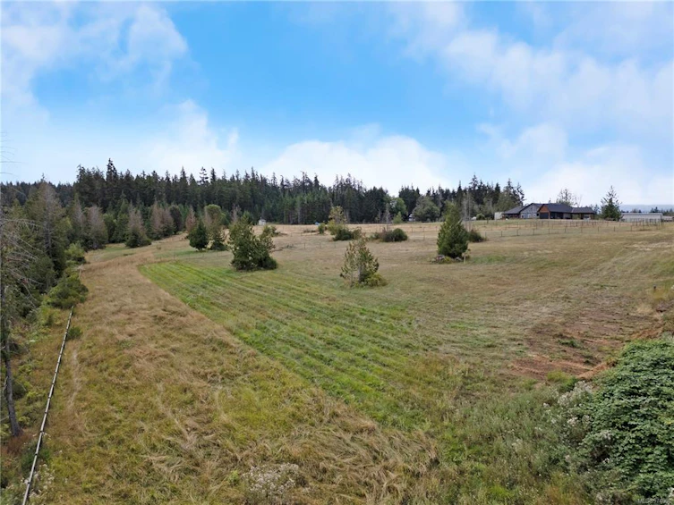 360 Grovehill Road, Qualicum Beach, BC, V9K 2A3 - 11