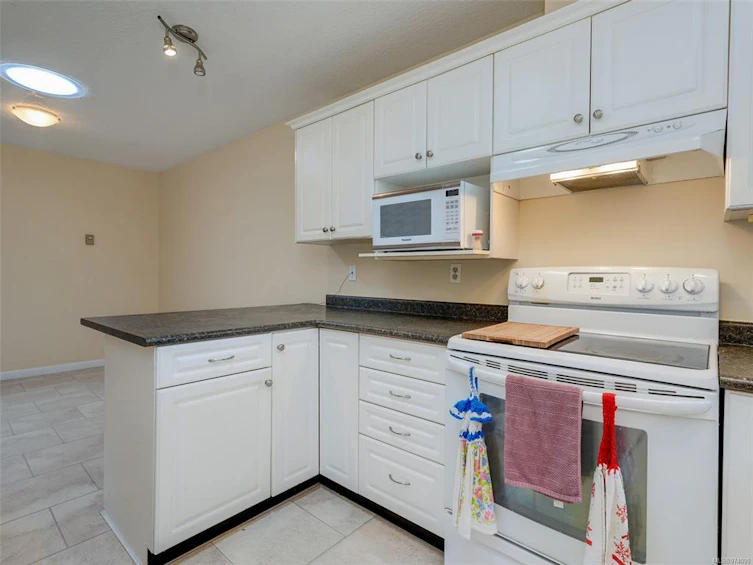 16-3049 Brittany Drive, Colwood, BC, V9B 5P8 - 9