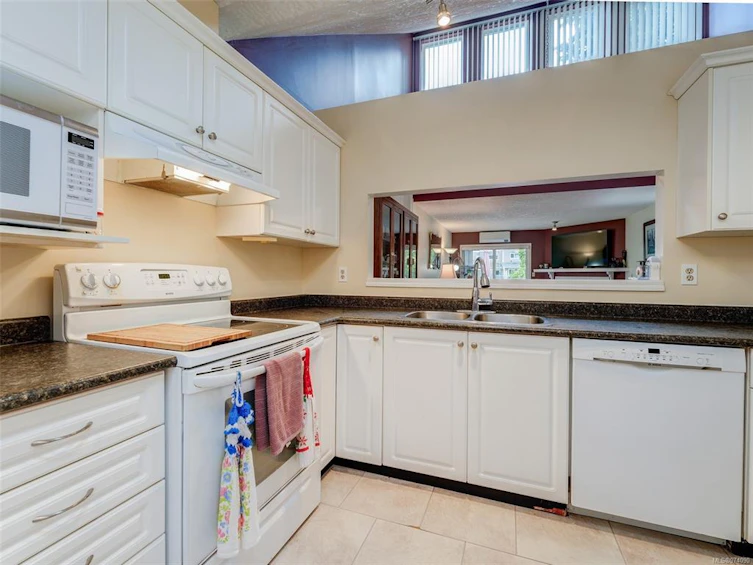 16-3049 Brittany Drive, Colwood, BC, V9B 5P8 - 11