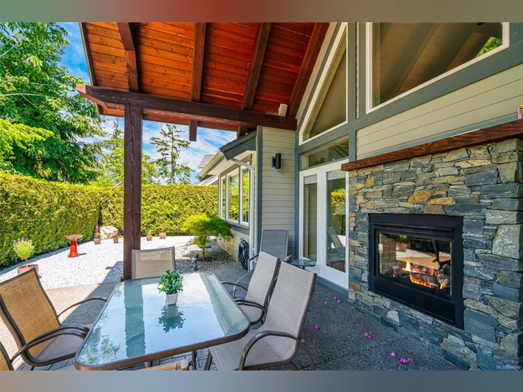 874 Bluffs Drive, Qualicum Beach, BC, V9K 0A2 - 2