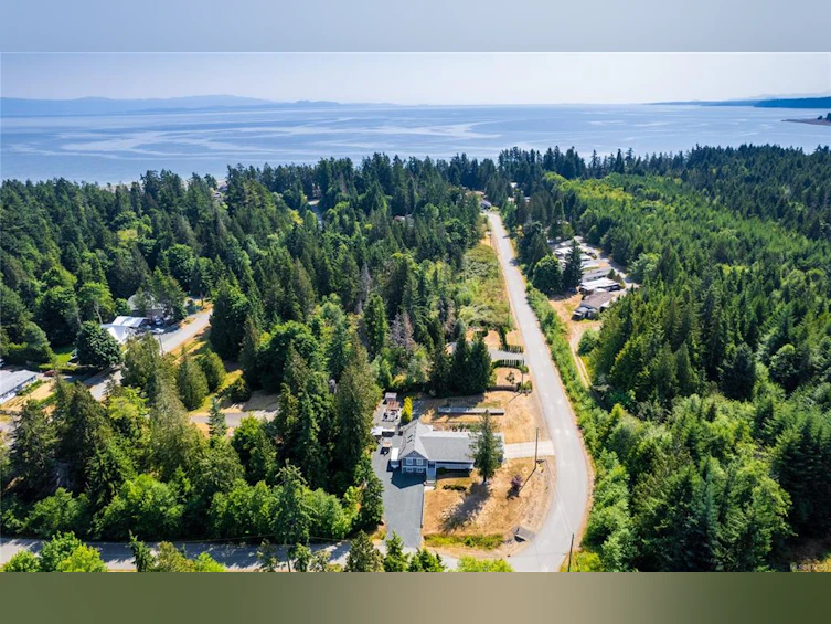 125 Linx Road, Qualicum Beach, BC, V9K 0A6 - 2