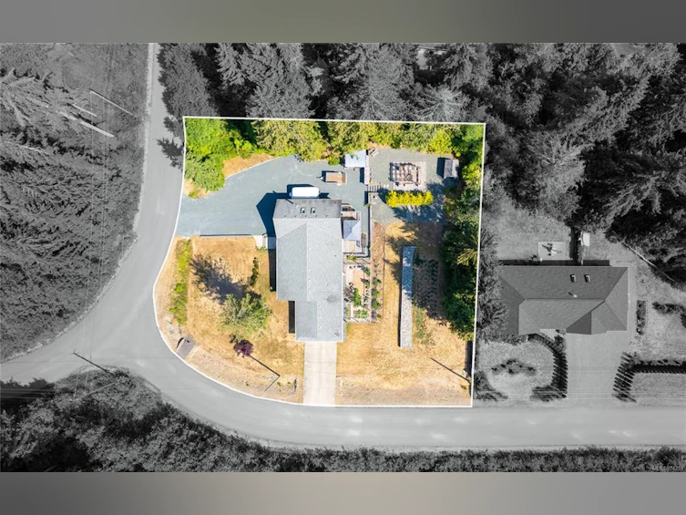 125 Linx Road, Qualicum Beach, BC, V9K 0A6 - 9
