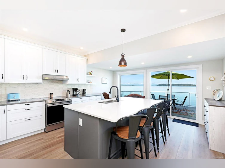 5632 S Island Highway, Union Bay, BC, V0R 1S0 - 4