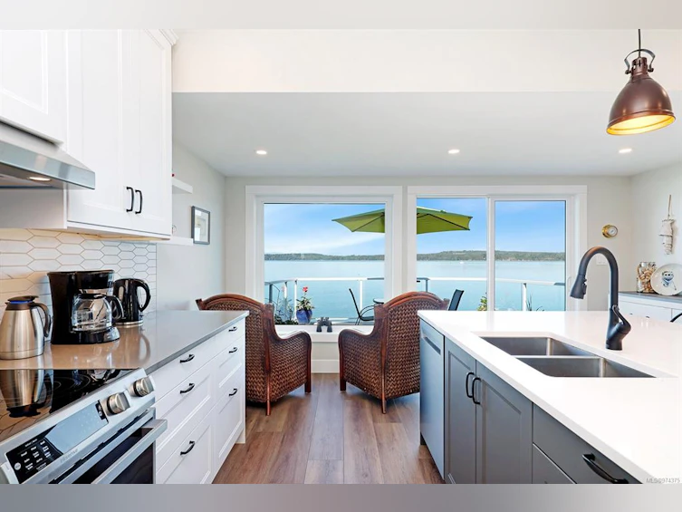 5632 S Island Highway, Union Bay, BC, V0R 1S0 - 28