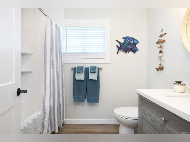 5632 S Island Highway, Union Bay, BC, V0R 1S0 - 35