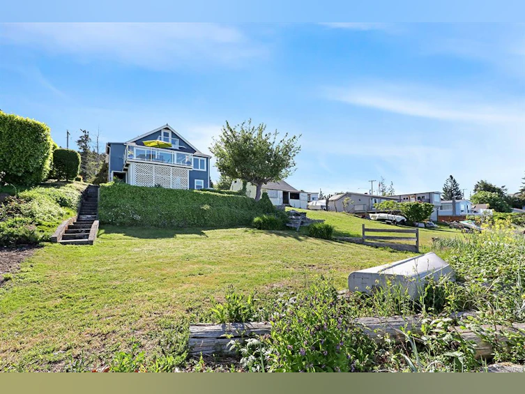 5632 S Island Highway, Union Bay, BC, V0R 1S0 - 51