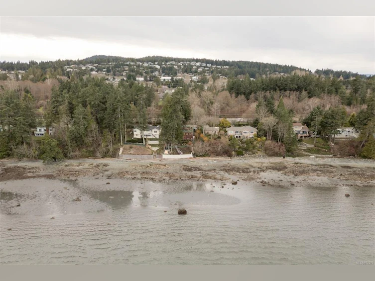 9005 Lochside Drive, North Saanich, BC, V8L 1N1 - 5