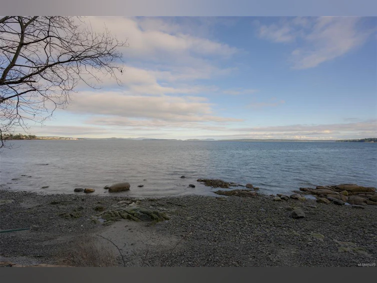 9005 Lochside Drive, North Saanich, BC, V8L 1N1 - 24