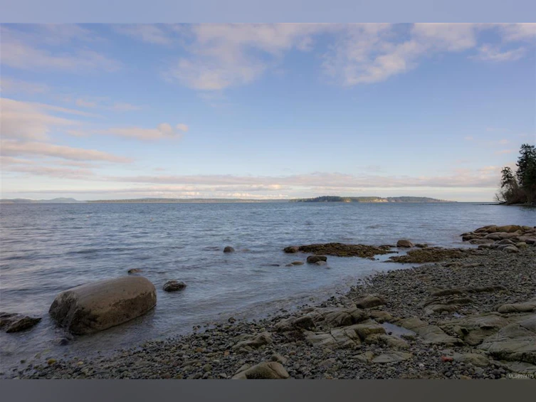 9005 Lochside Drive, North Saanich, BC, V8L 1N1 - 25