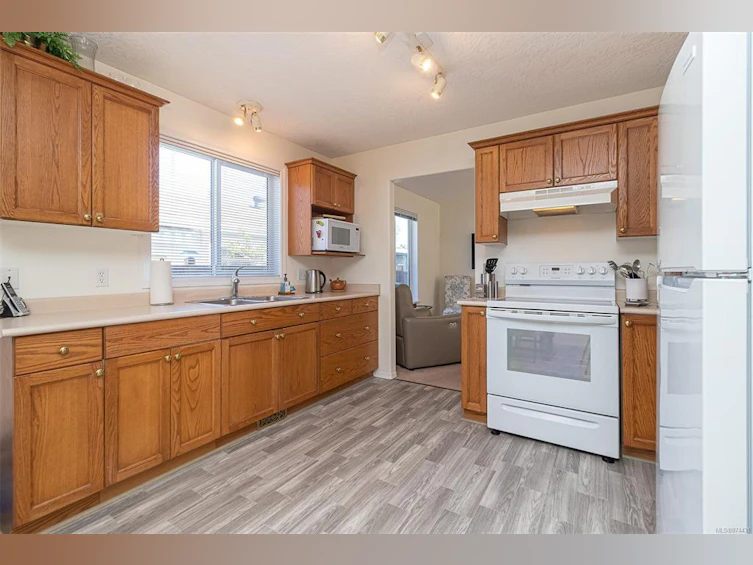 8 Eagle Lane, View Royal, BC, V9A 7M2 - 14