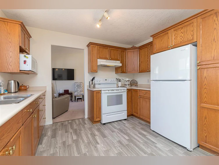 8 Eagle Lane, View Royal, BC, V9A 7M2 - 16