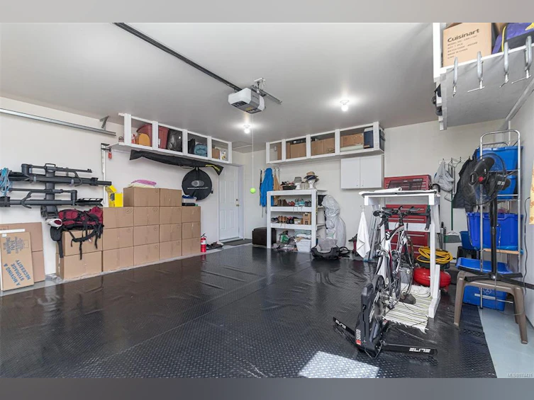 8 Eagle Lane, View Royal, BC, V9A 7M2 - 32