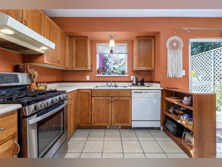2793 Ulverston Avenue, Cumberland, BC, V0R 1S0 - 12