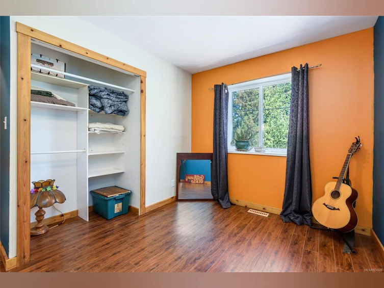 2793 Ulverston Avenue, Cumberland, BC, V0R 1S0 - 16
