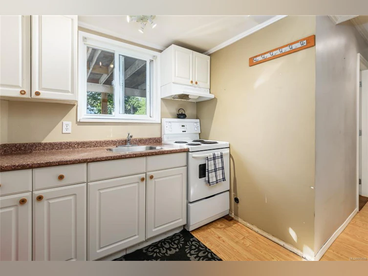 2793 Ulverston Avenue, Cumberland, BC, V0R 1S0 - 21