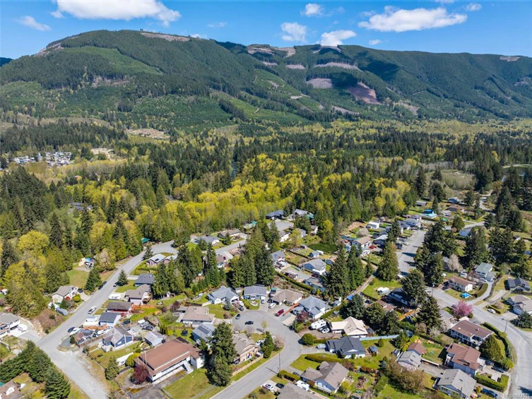 212 E Cowichan Avenue, Lake Cowichan, BC, V0R 2G0 - 11