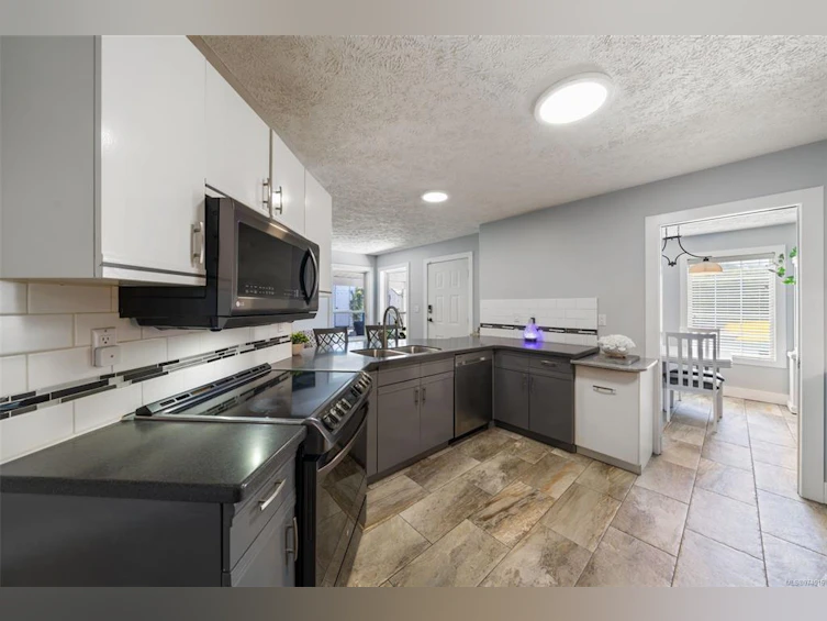 212 E Cowichan Avenue, Lake Cowichan, BC, V0R 2G0 - 23