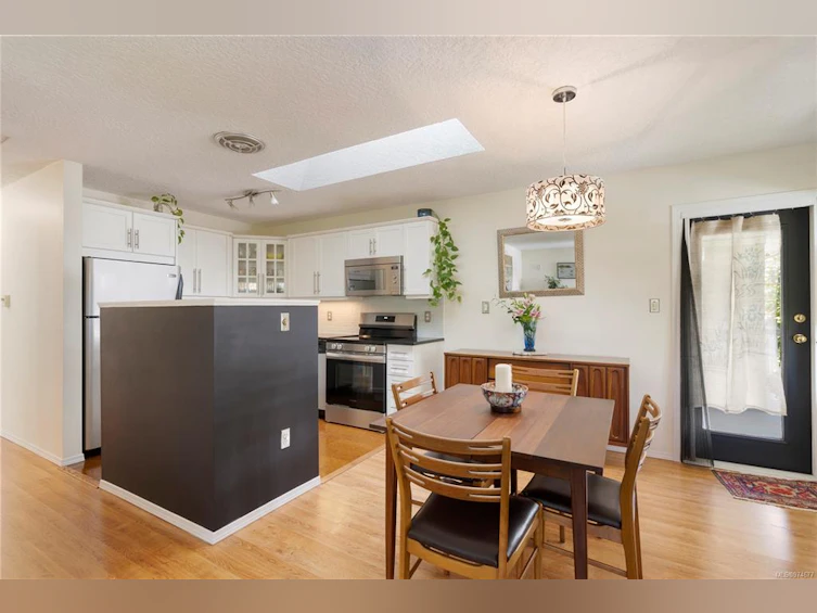 2920 Millgrove Street, Saanich, BC, V9A 1X3 - 7