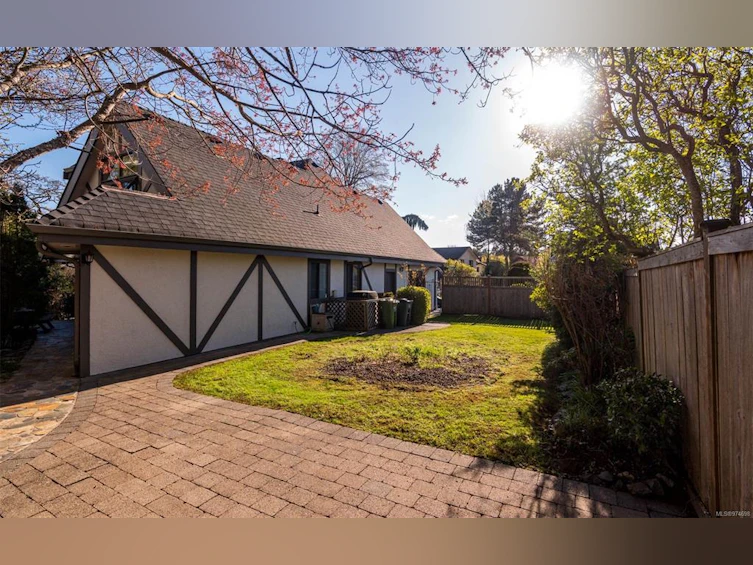 803 Piermont Place, Victoria, BC, V8S 5J7 - 43