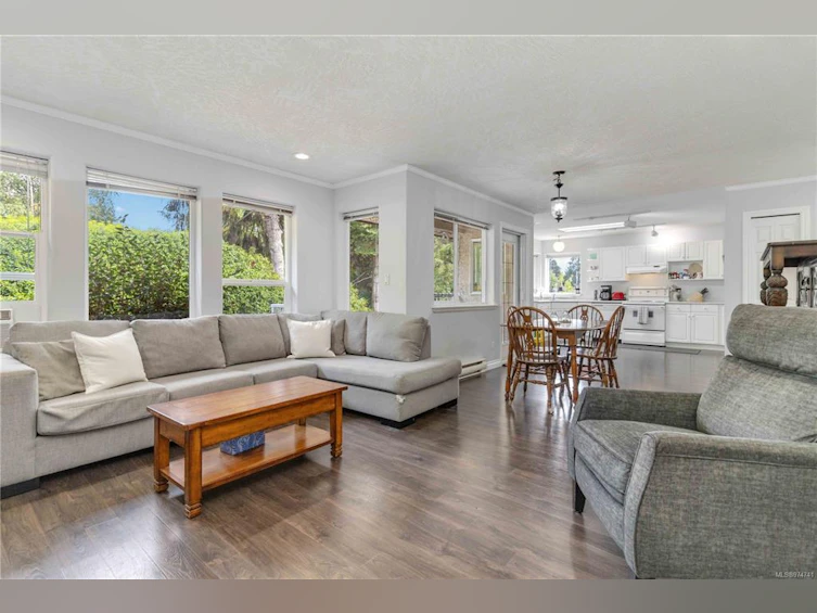 2631 Capital Heights, Victoria, BC, V8T 3M1 - 3