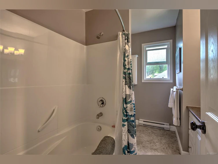 3298 Cook Street, Chemainus, BC, V0R 1K2 - 27