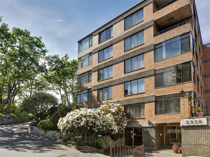 402 - 2920 Cook Street, Victoria BC V8T 3S7