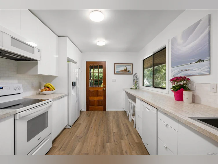 780 Miller Road, French Creek, BC, V9P 1Z1 - 15