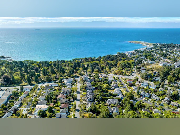 358 Arnold Avenue, Victoria, BC, V8S 3L7 - 2