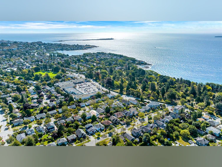 358 Arnold Avenue, Victoria, BC, V8S 3L7 - 3